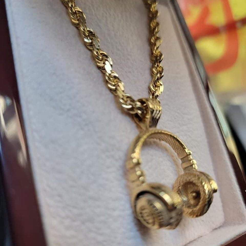 10K Headphone Pendant