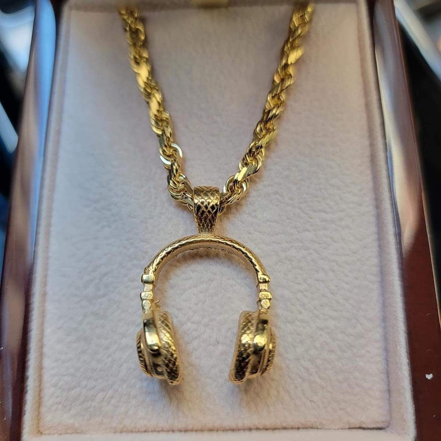 10K Headphone Pendant